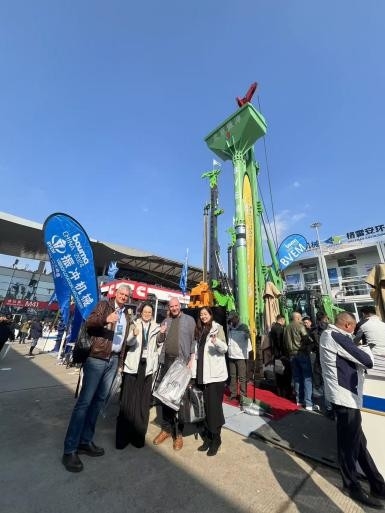 Produsen Cina 214kN kekuatan sentrifugal Vibroflotasi Perangkat dipasang pada sistem pengeboran rig berbagi daya