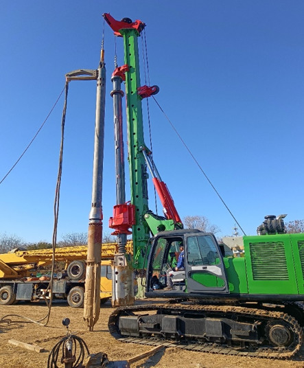 Vibroflot Hidraulik Dengan Daya Mesin 176 KW Diperbaiki Untuk Rig Kunci Untuk Sukses Peningkatan Tanah