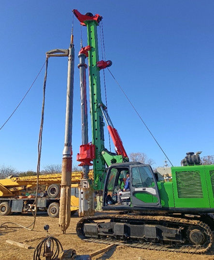 Perangkat Vibroflotation BVEM 2600 dengan kecepatan rotasi r/min yang dipasang pada ekskavator berbagi sistem tenaga hidrolik